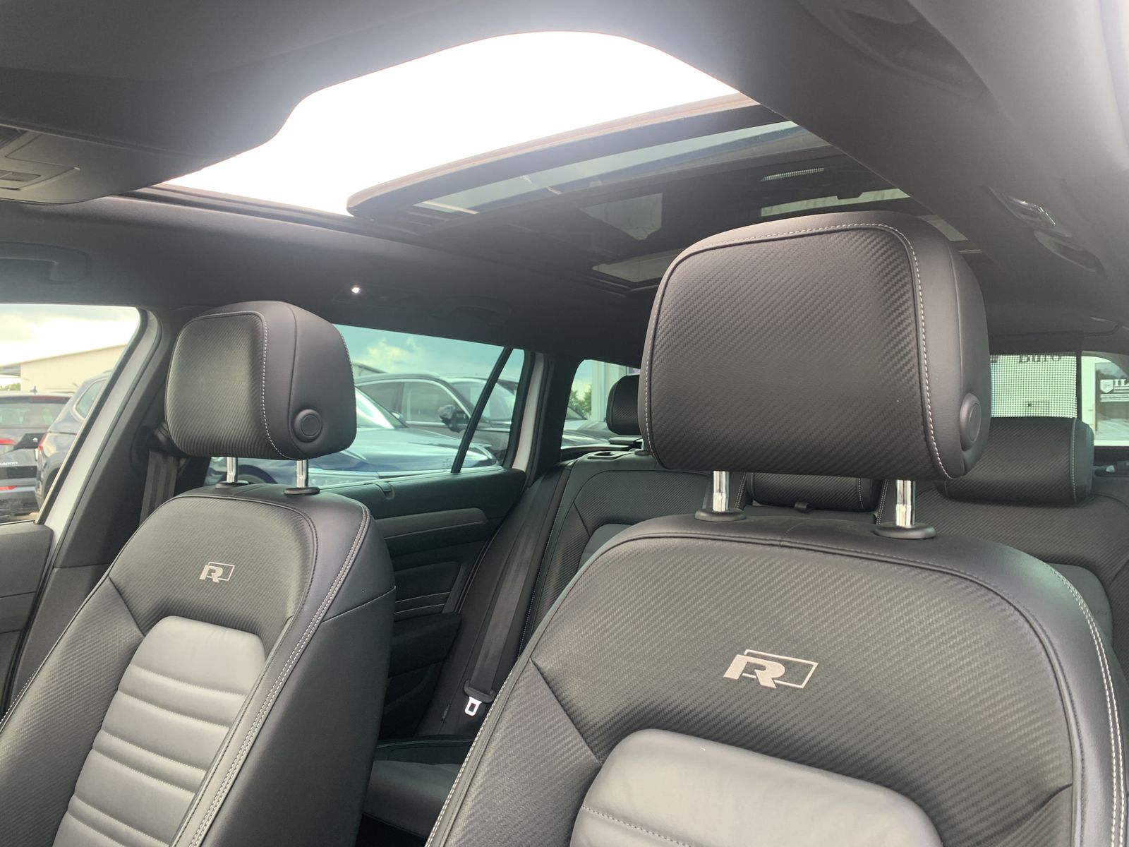Fahrzeugabbildung Volkswagen Passat Variant 2.0 TDI*R-Line*4Motion*Leder*AHK*