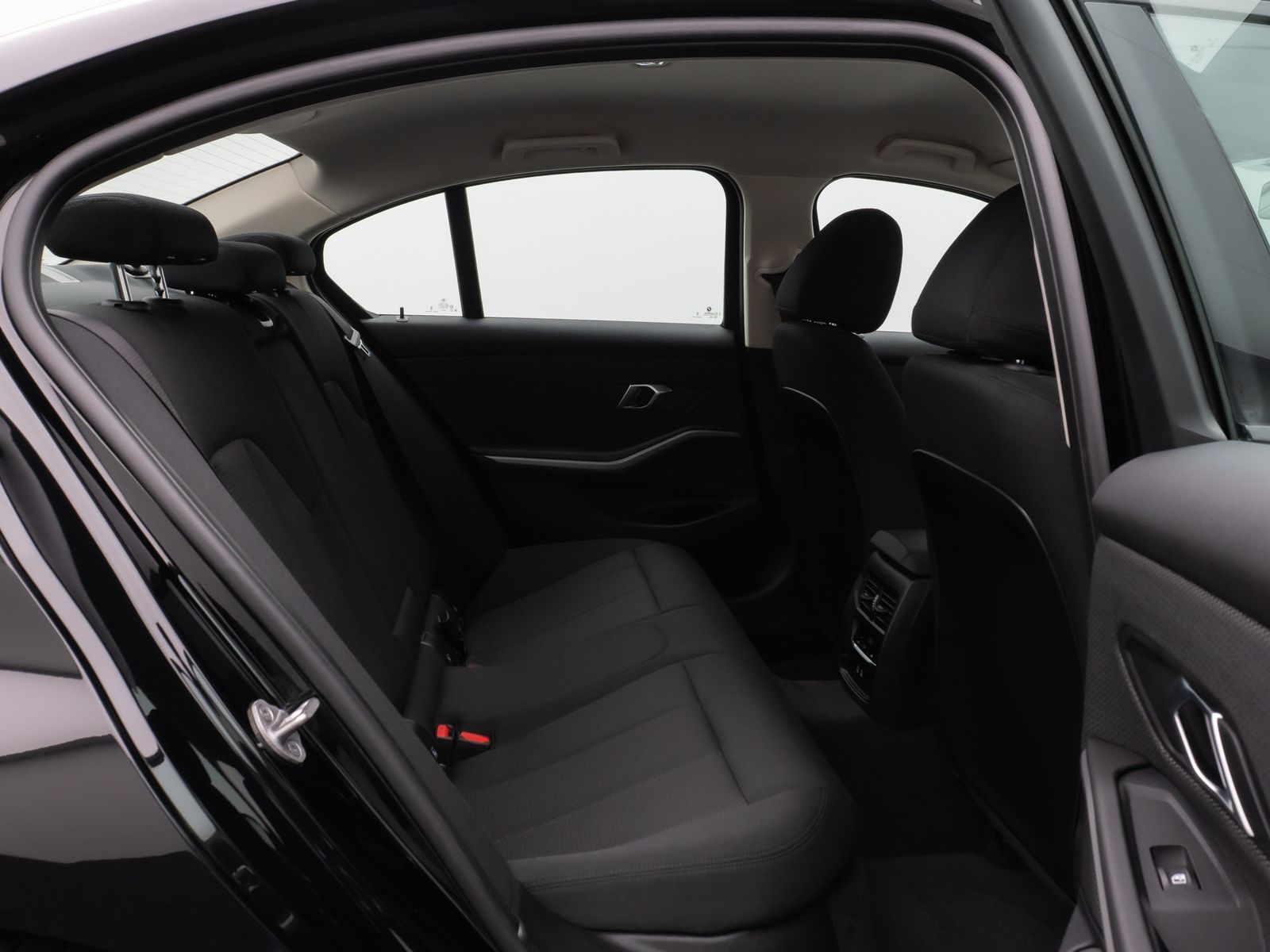 Fahrzeugabbildung BMW 318i HUD DAB CockPitPro PDC Geschwindigkeitsreg