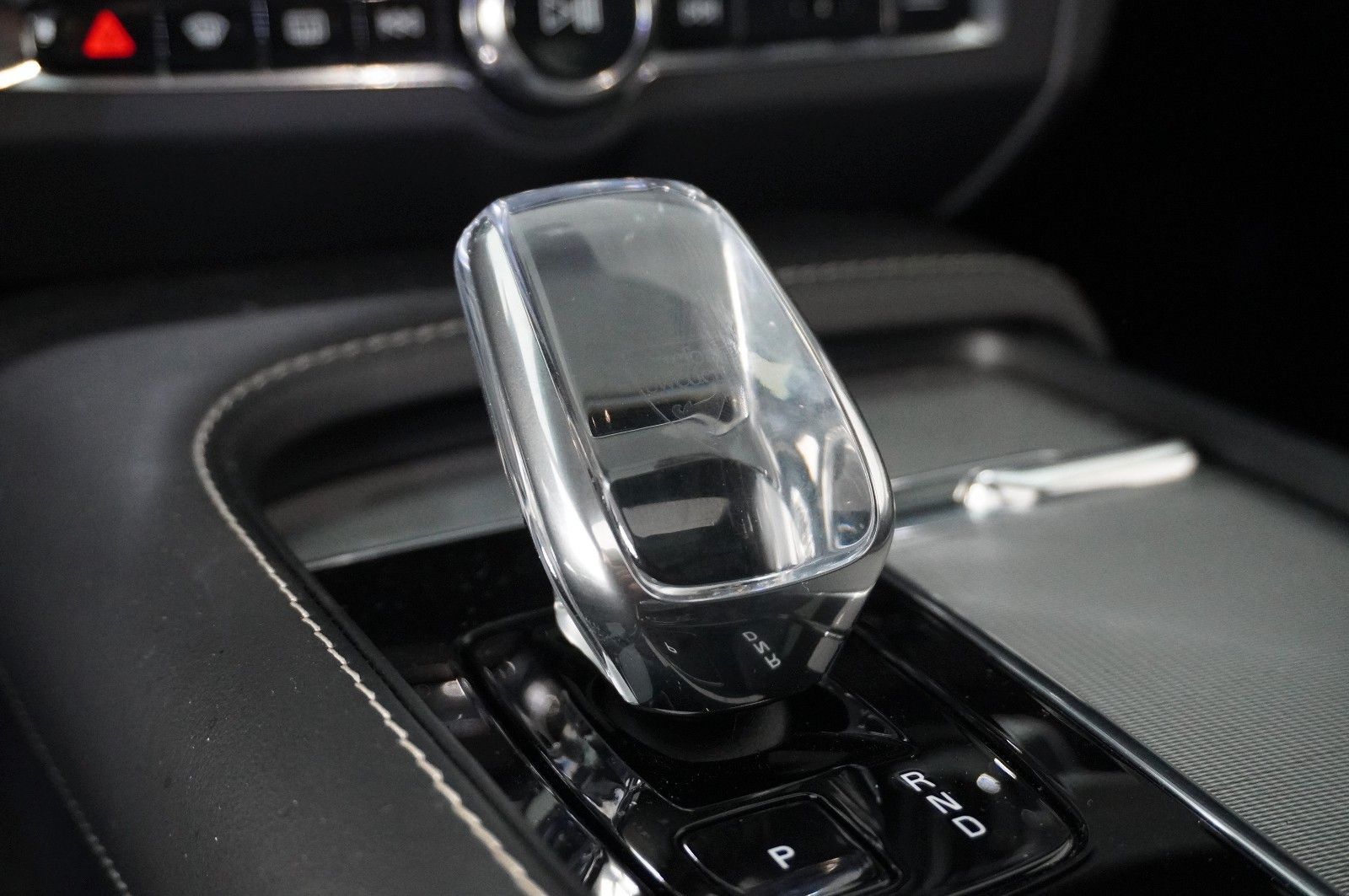 Fahrzeugabbildung Volvo V90 Kombi B4 PLUS DARK NAVI/LED/KAMERA/PANO./H&K