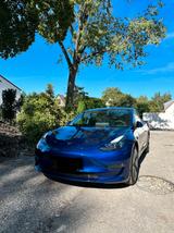 Tesla Model 3 AWD Dualmotor Long Range 2022 Blau