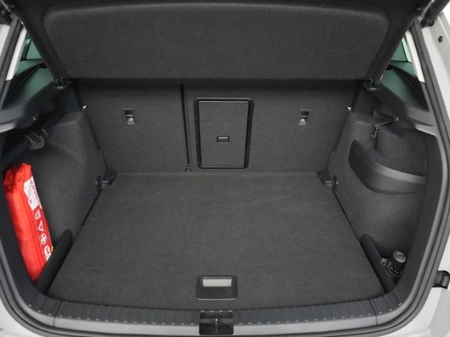 Karoq TOUR TSI DSG+ANHÄNGERKUPPLUNG+NAVI+RÜCKFAH