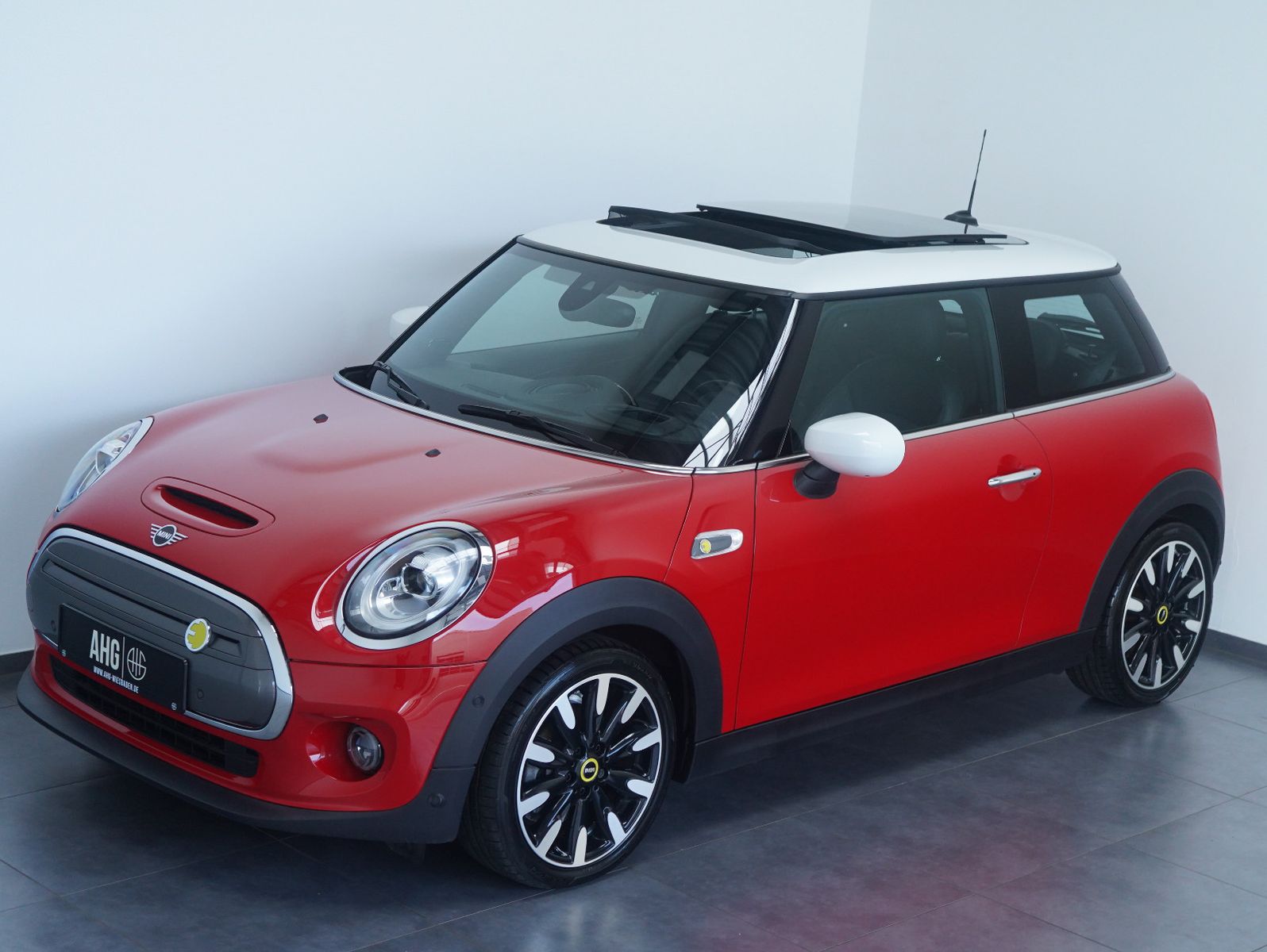 Fahrzeugabbildung MINI COOPER SE Trim XL YOURS/PANO/LEDER/HUD/SOH