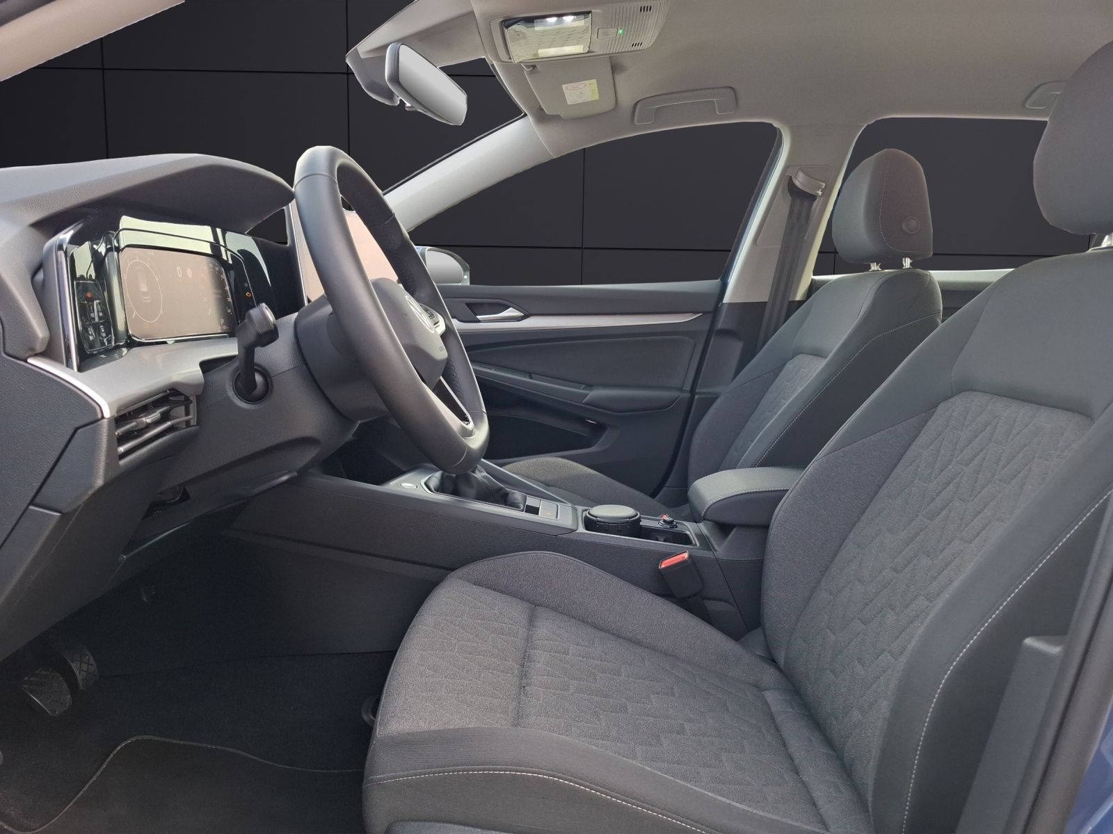 Fahrzeugabbildung Volkswagen Golf VIII Variant TSI Life Standhzg. LED Navi AI