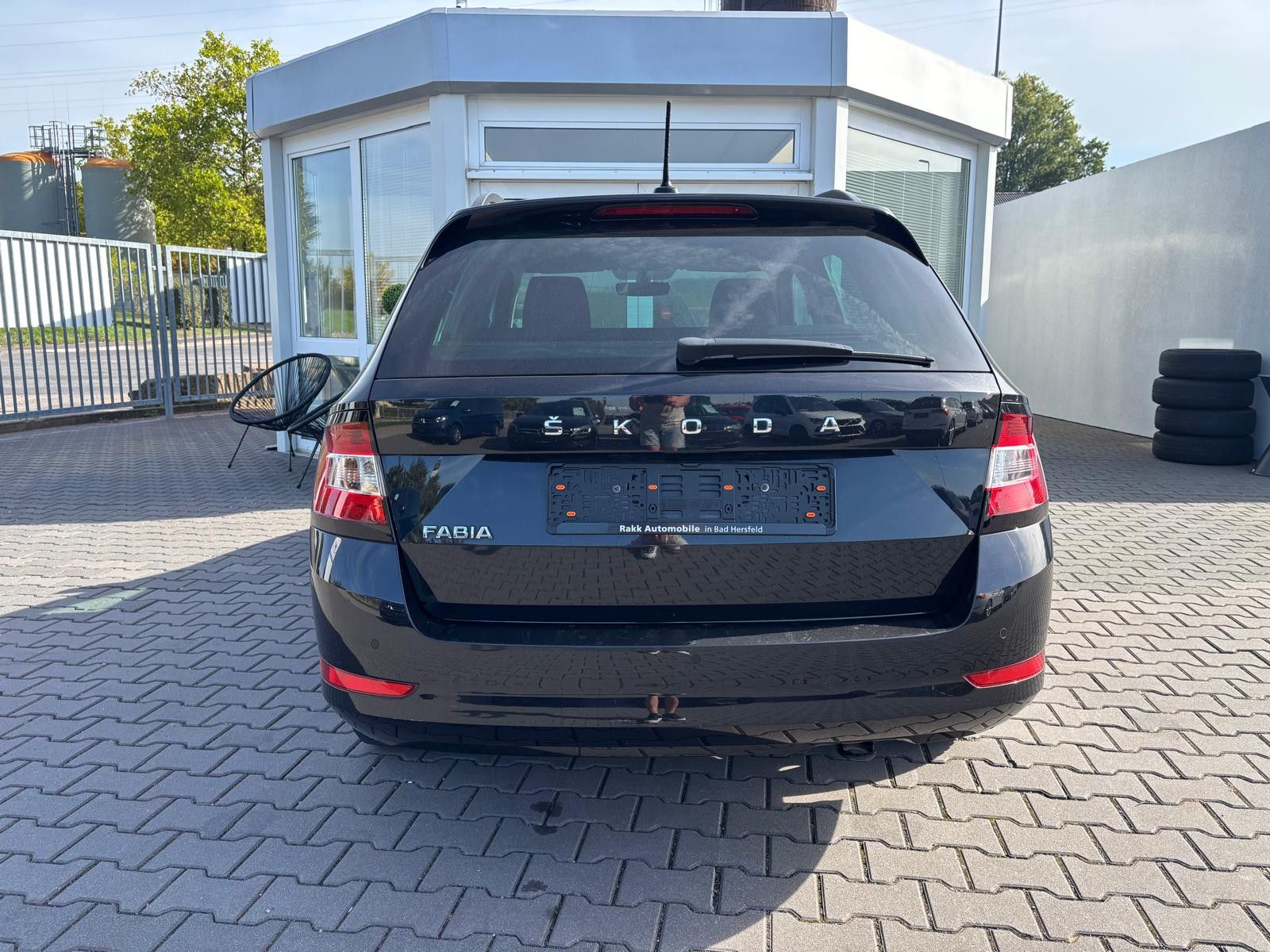 Fahrzeugabbildung SKODA Fabia Combi DSG BUSINESS-NAV-PDC-SHZ-APPS-TEMP