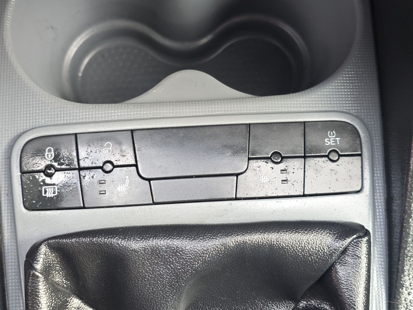 Fahrzeugabbildung SEAT Ibiza Lim. Reference Salsa Klima Sitzeheizung