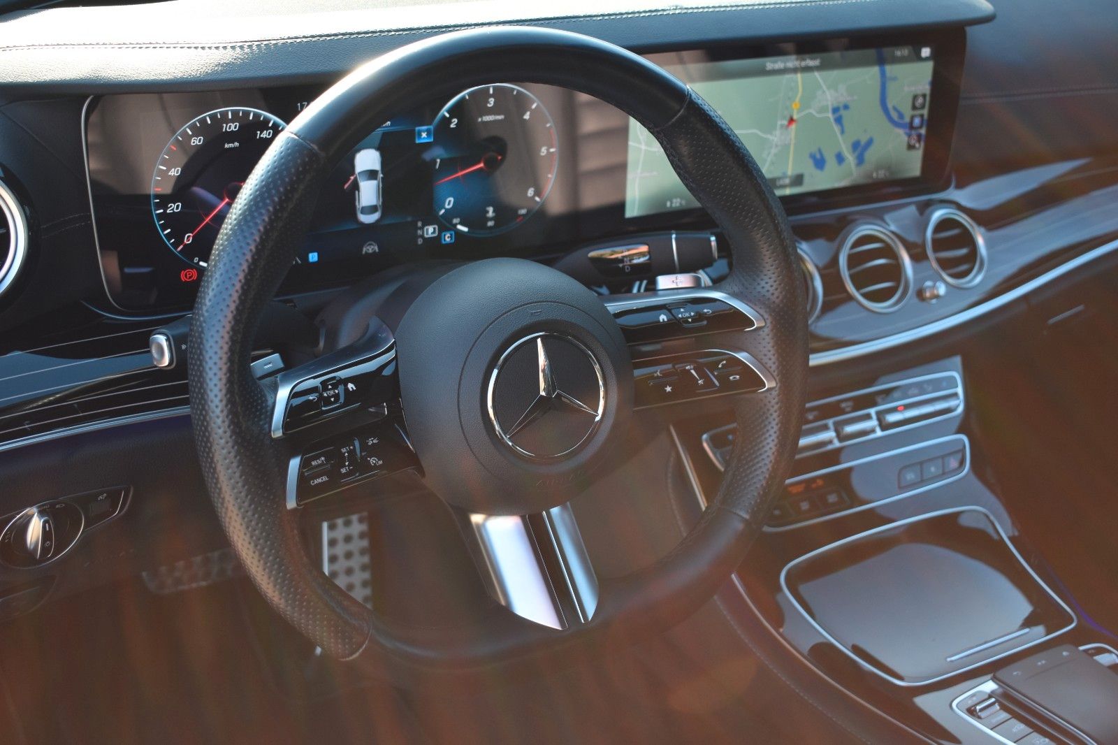 Fahrzeugabbildung Mercedes-Benz E 400d  Lim. 4Matic designo Multibeam AMG Line