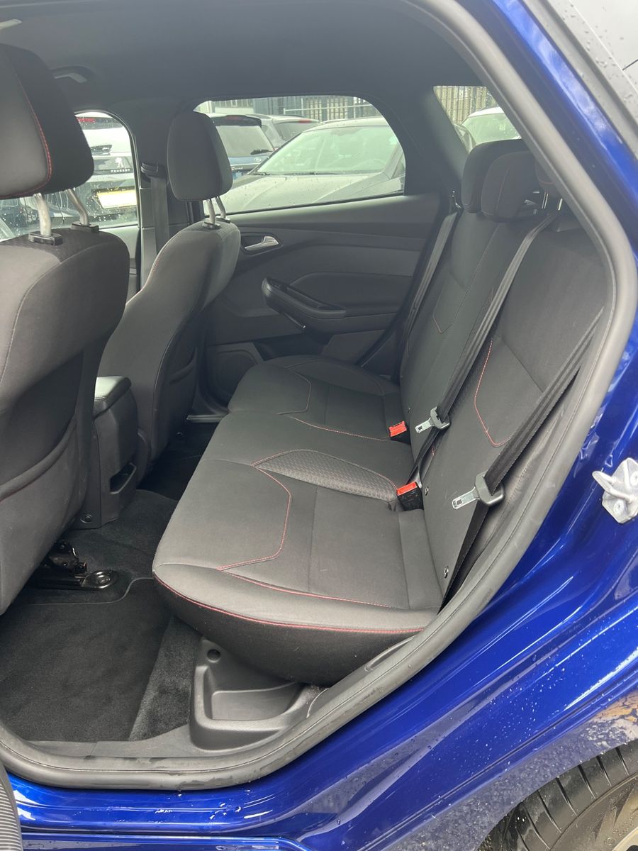 Fahrzeugabbildung Ford Focus Turnier 1.5 ST-Line *RÜCKFAHRKAMERA*