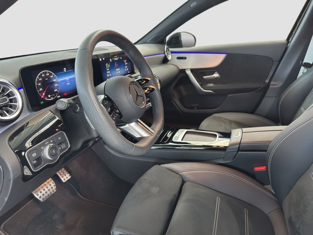 Fahrzeugabbildung Mercedes-Benz A 200 AMG Line AMG*Night*Navi*PDC*ParkAss*RFK