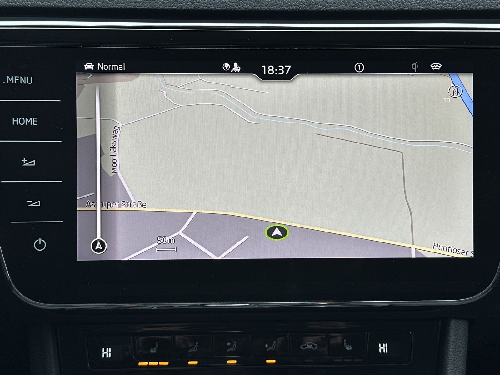 Fahrzeugabbildung SKODA Superb Combi 2.0 TDI DSG Sportline NAV+LED+PANO
