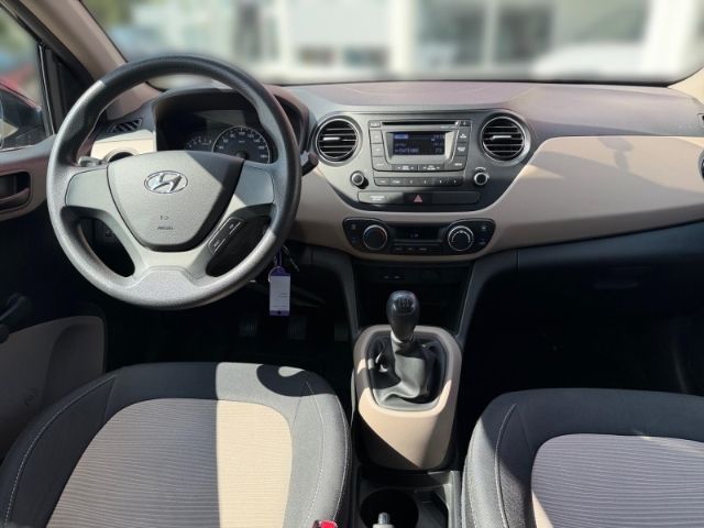 Fahrzeugabbildung Hyundai i10 Classic Soundsystem Klimaautom Allwetterreif