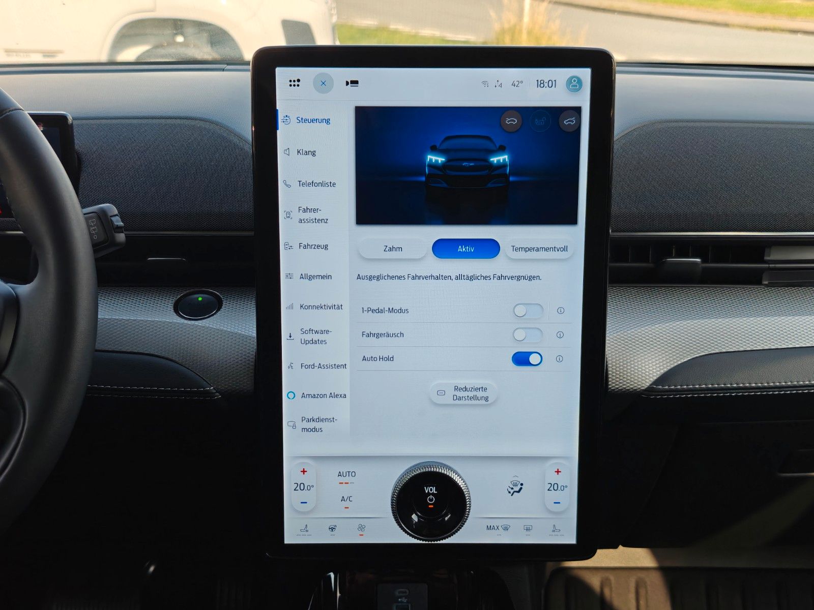 Fahrzeugabbildung Ford Mustang Mach-E - 360 Kamera, ACC, Laneassist -