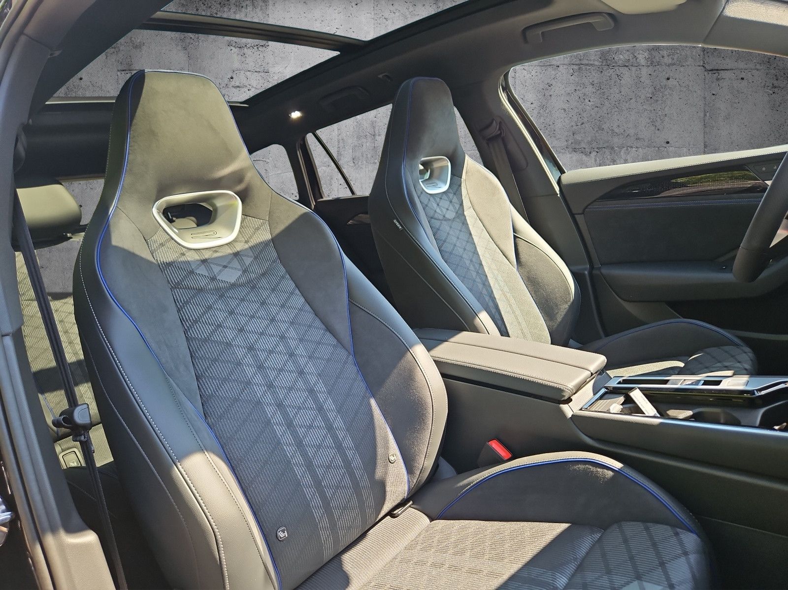 Passat Variant R-Line 2.0 TDI SCR DSG Pano AHK