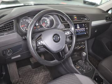 Volkswagen Tiguan - 12