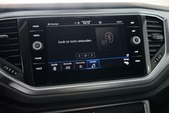 VW T-Roc 2.0 TDI Active | Navi | App | ACC | AHK VW T-Roc 2.0 TDI Active | Navi | App | ACC | AHK