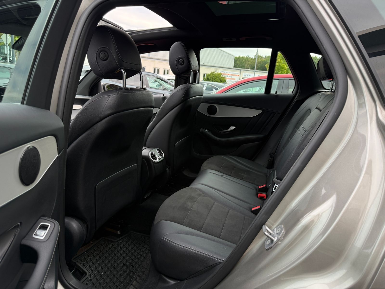 Fahrzeugabbildung Mercedes-Benz GLC 220 d 4Matic AMG Line PANO LED NAV