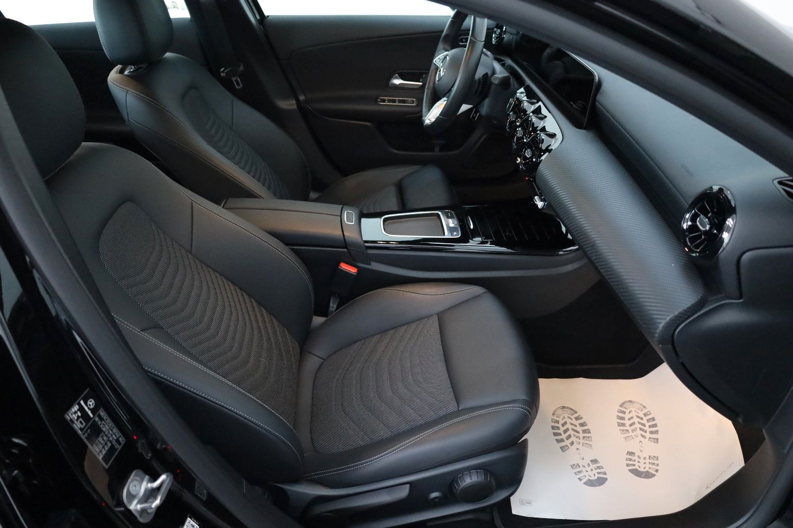 Fahrzeugabbildung Mercedes-Benz A 250e Lim. T.Leder,Navi,LED,Park Paket,Kamera
