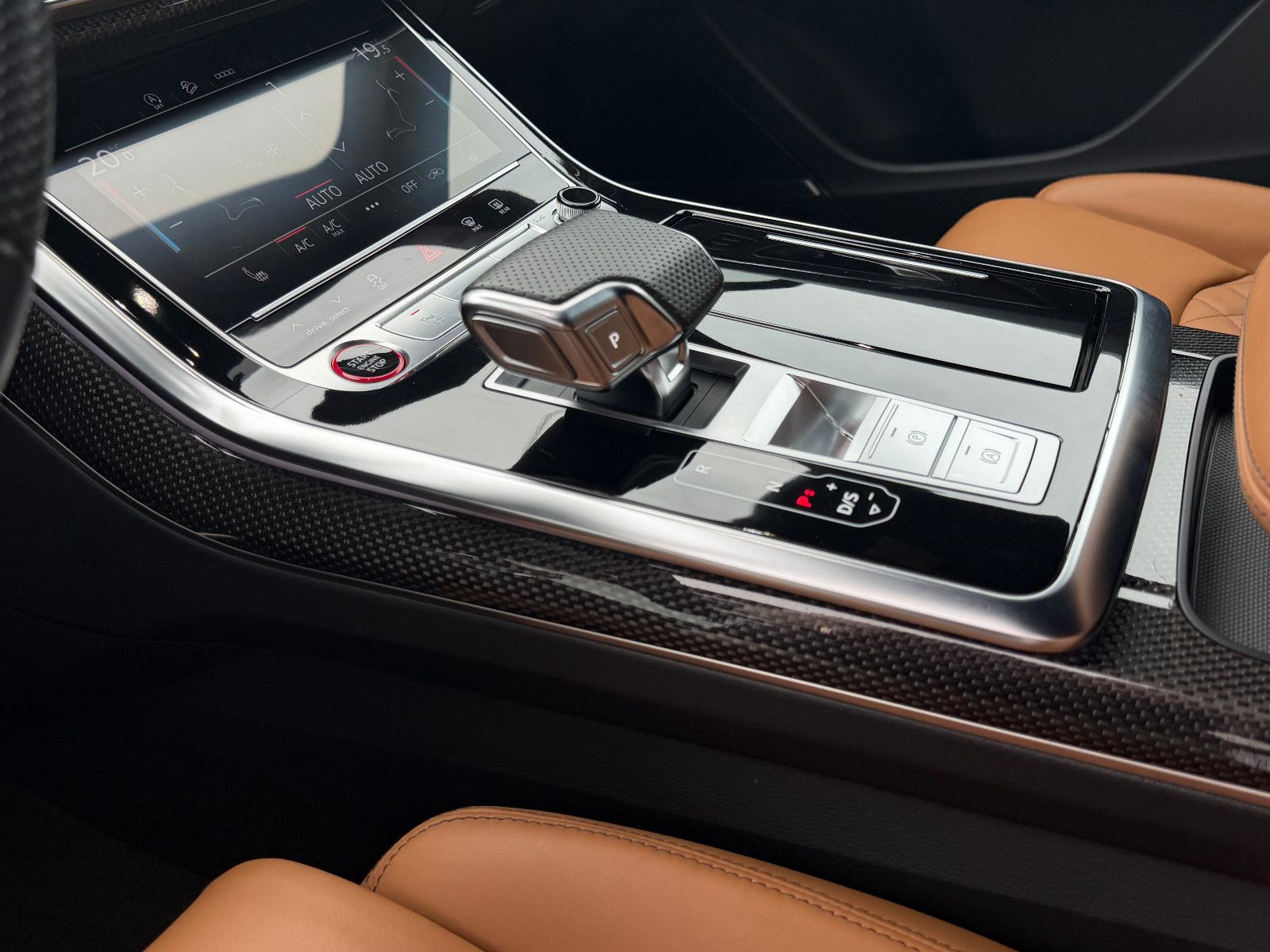 Fahrzeugabbildung Audi SQ8 4.0 TFSI quattro/EXCLUSIVE/ALCANTARA/BLACK