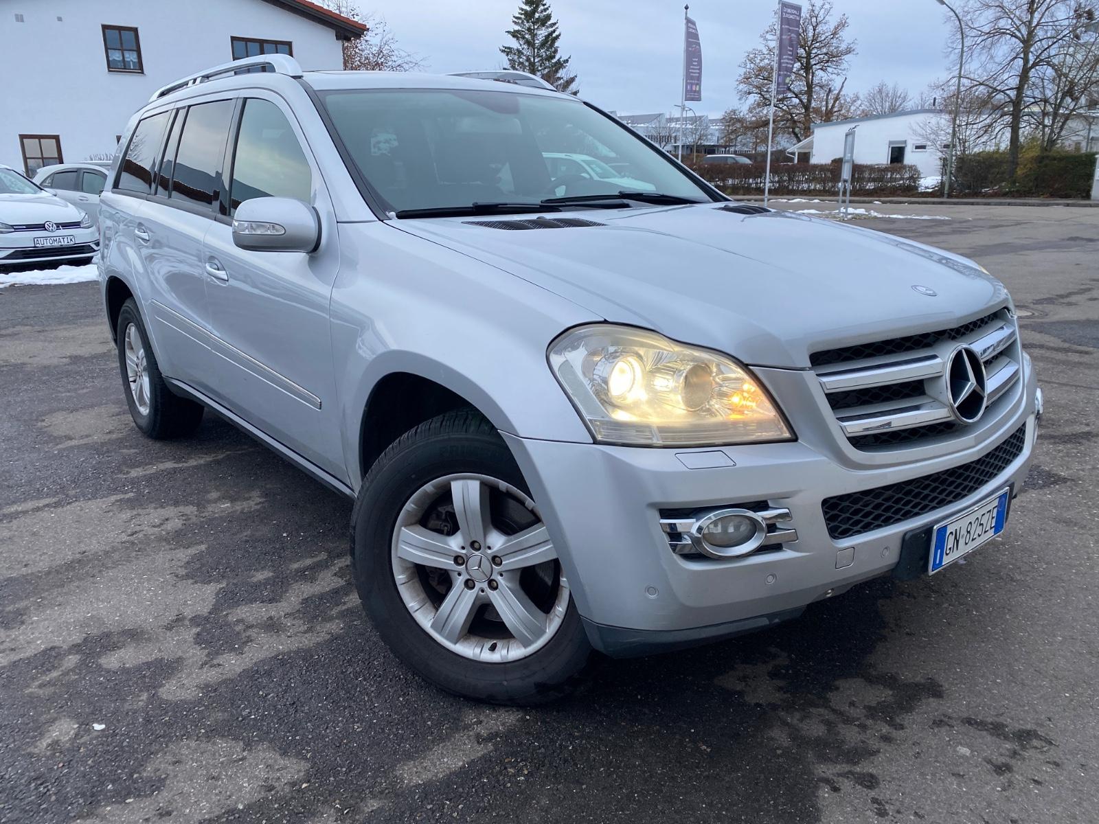 Mercedes-Benz GL320 2008 — rear view