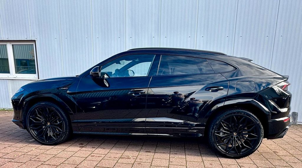 LAMBORGHINI Urus 2025