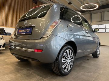 Lancia Ypsilon 1.4 8V Oro *KLIMAAUT.*2.HD*TÜV 062027*