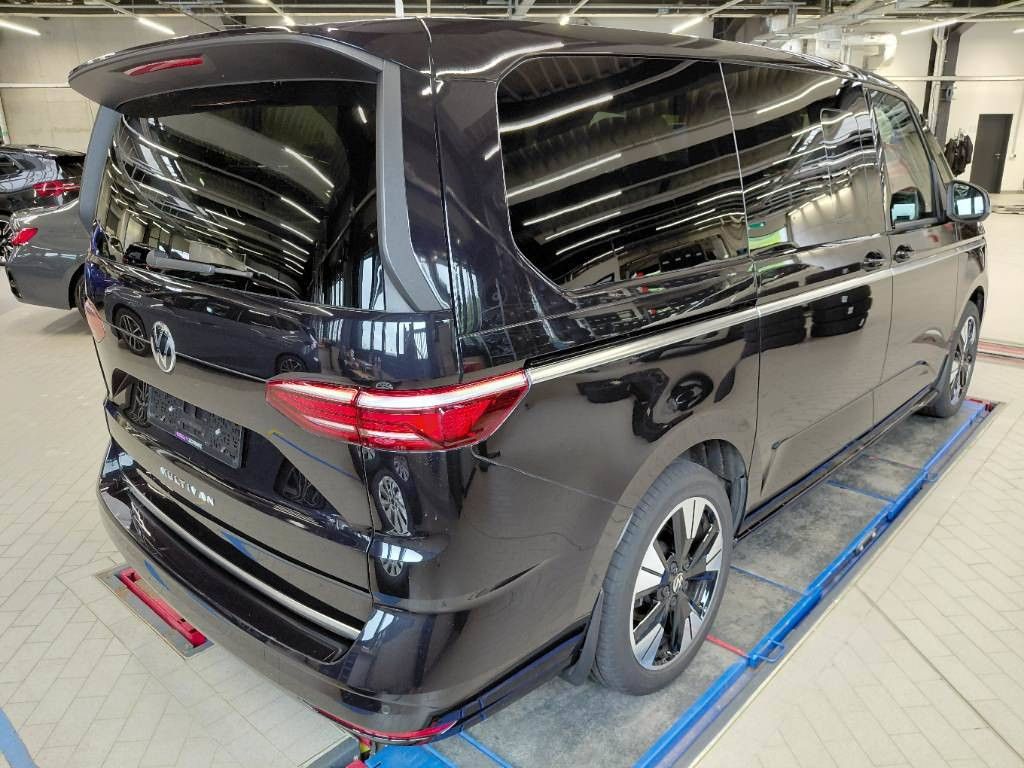 Fahrzeugabbildung Volkswagen T7 Multivan Pano ACC AHK DCC HK HuD 3-Zonen