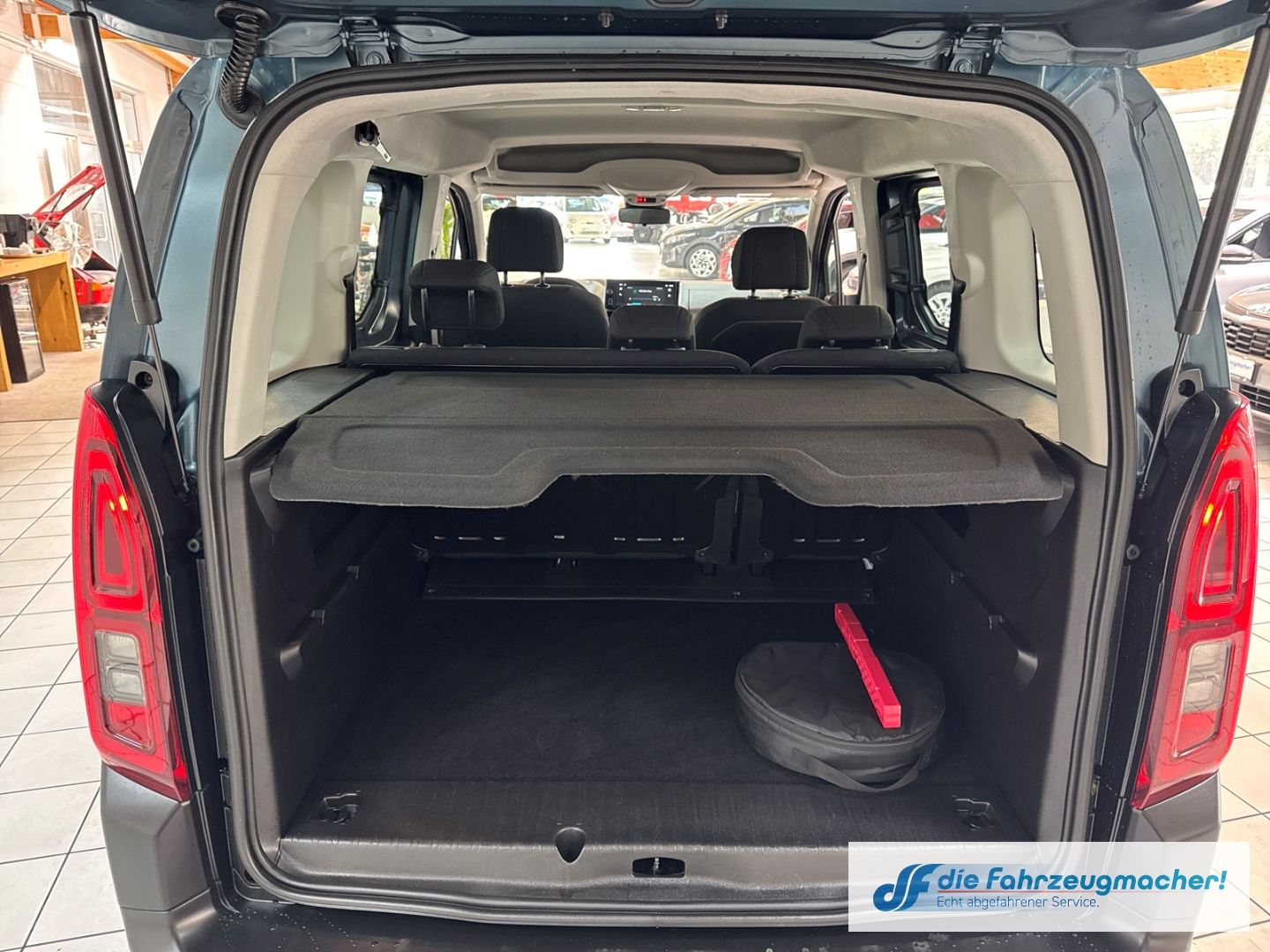 Fahrzeugabbildung Citroën Berlingo Plus Elektromotor M LED Apple CarPlay A