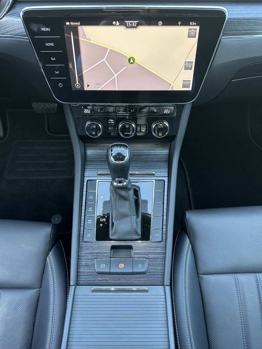 Fahrzeugabbildung SKODA Superb Combi 1.4 TSI DSG Style iV NAV+LED+AHK+PP