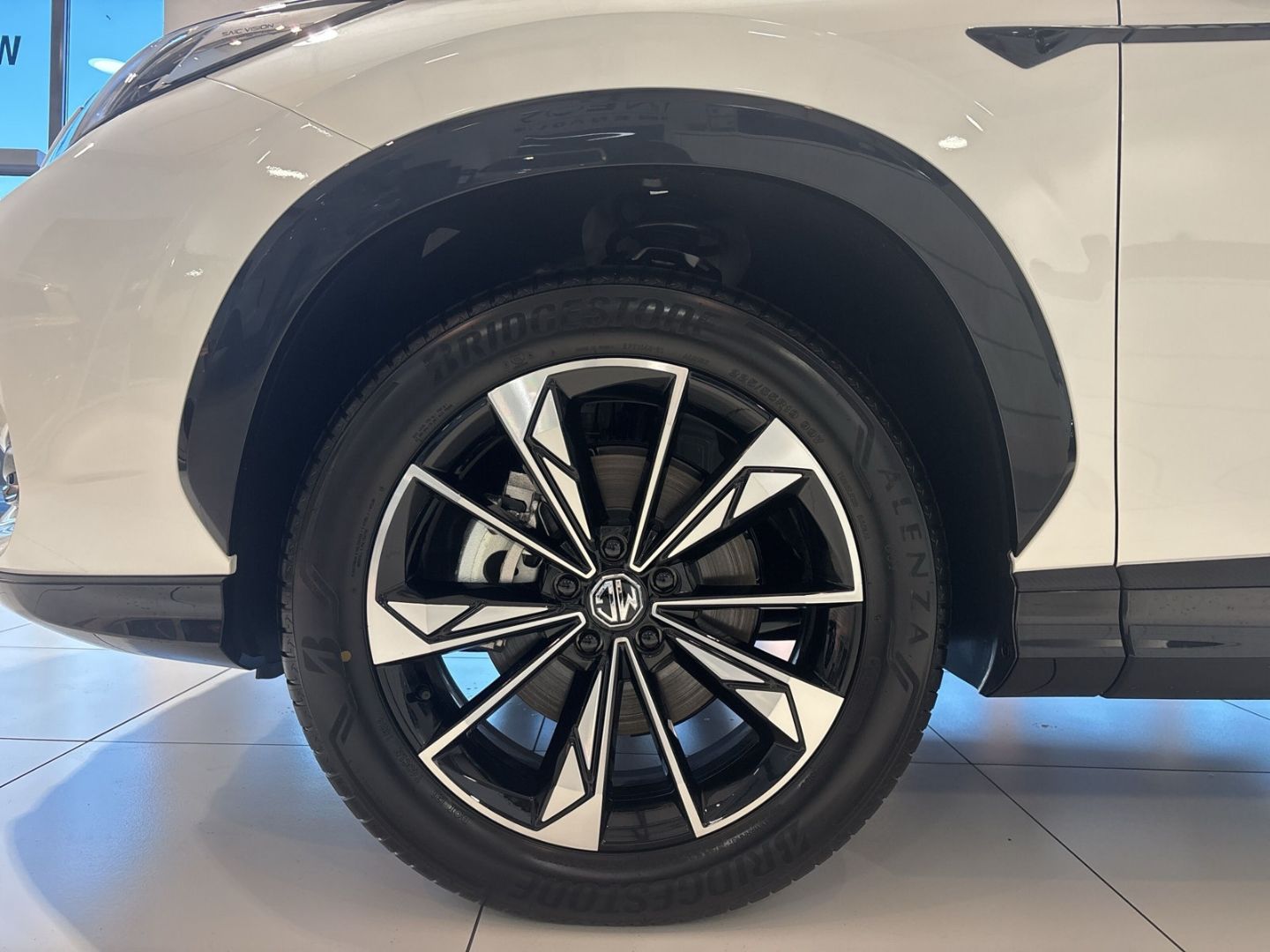 Fahrzeugabbildung MG HS Luxury Automatik FINANZIERUNGSANGEBOT