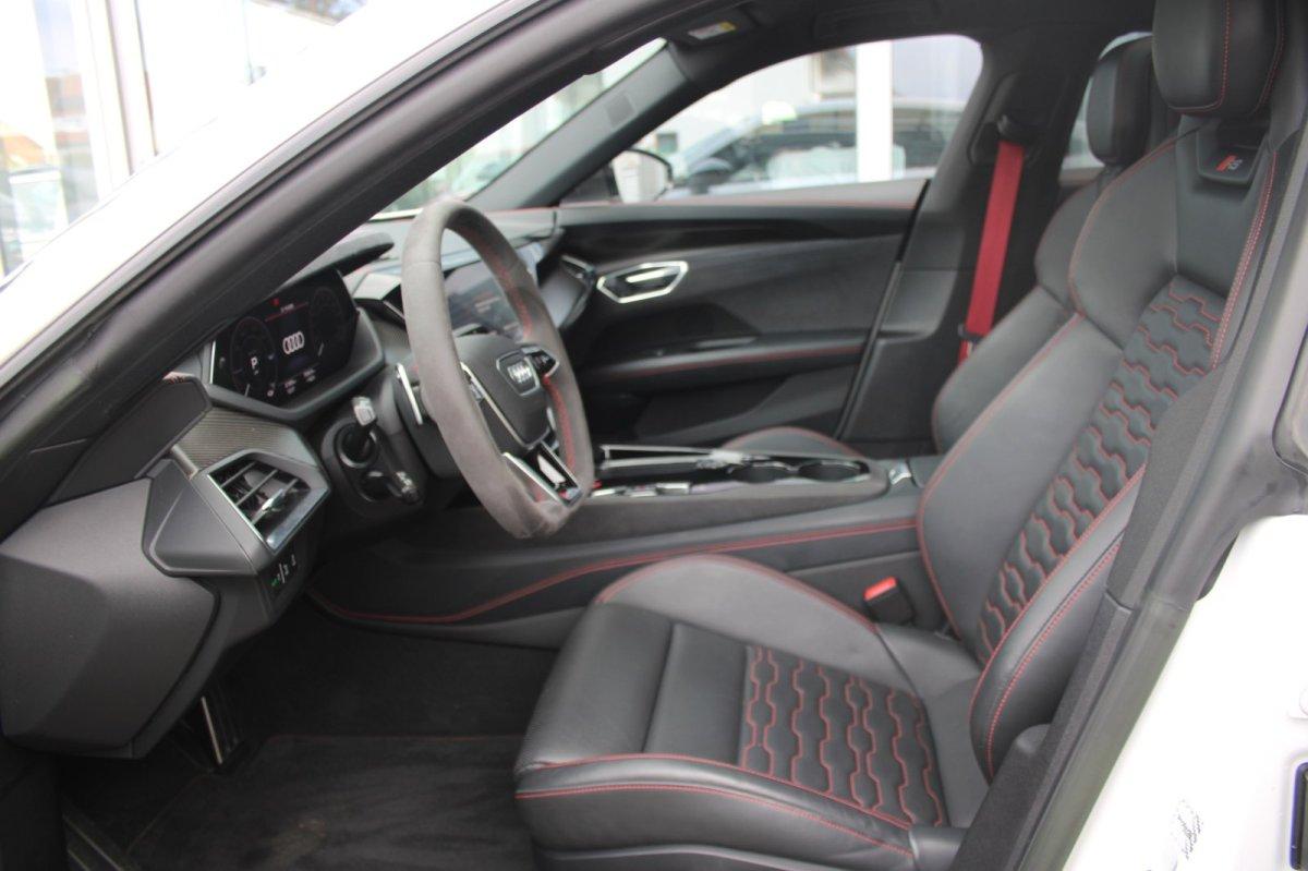 Audi e-tron RS GT quattro Carbon Matrix Top-View Pano