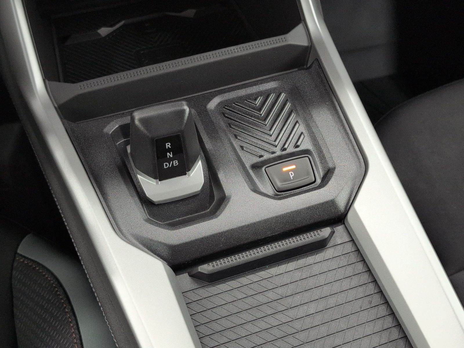 DACIA Bigster Extreme Hybrid 155 Zweifarblackierung – Bild 21