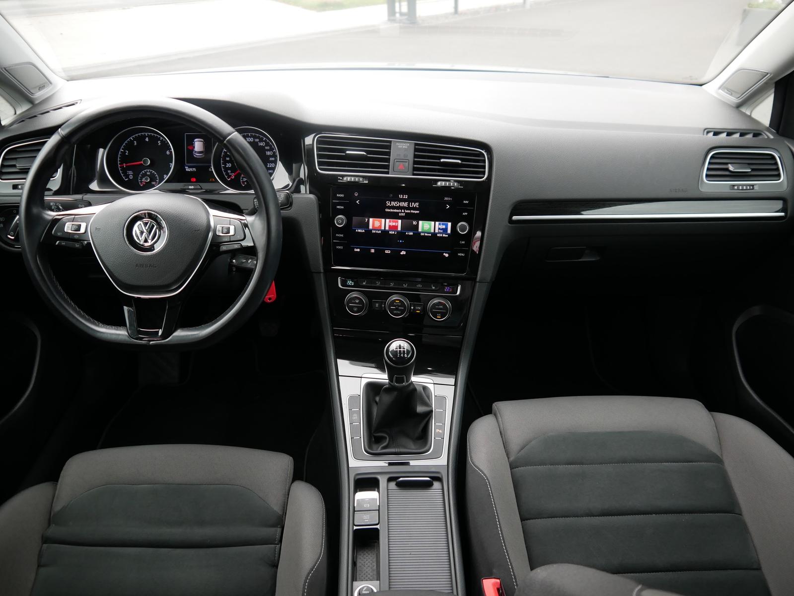 Volkswagen Golf VII 1.5 TSI Highline AHK LED Standheizung