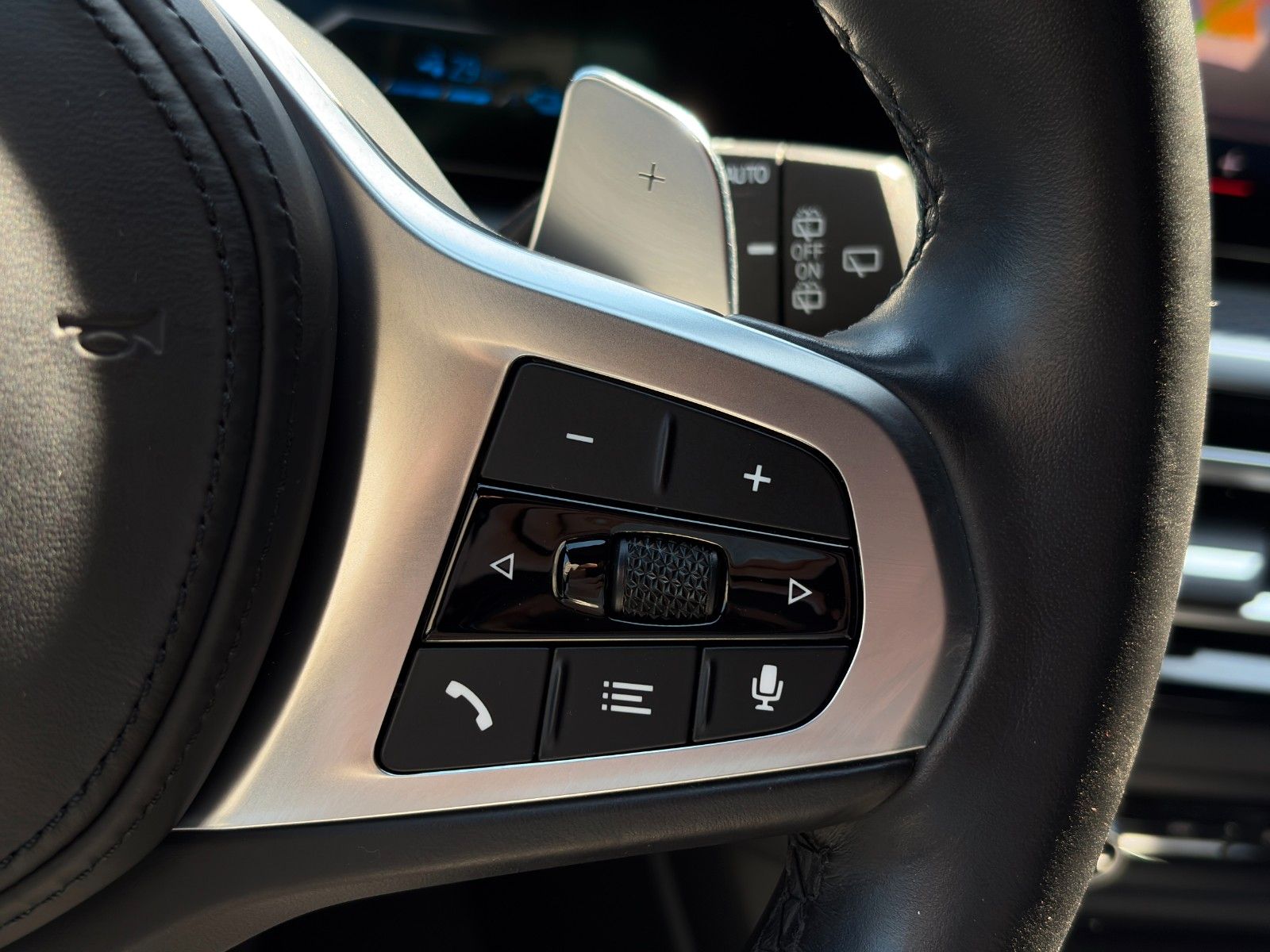Fahrzeugabbildung BMW 320e Touring M Sport Aero Laser Akustik HUD H&K