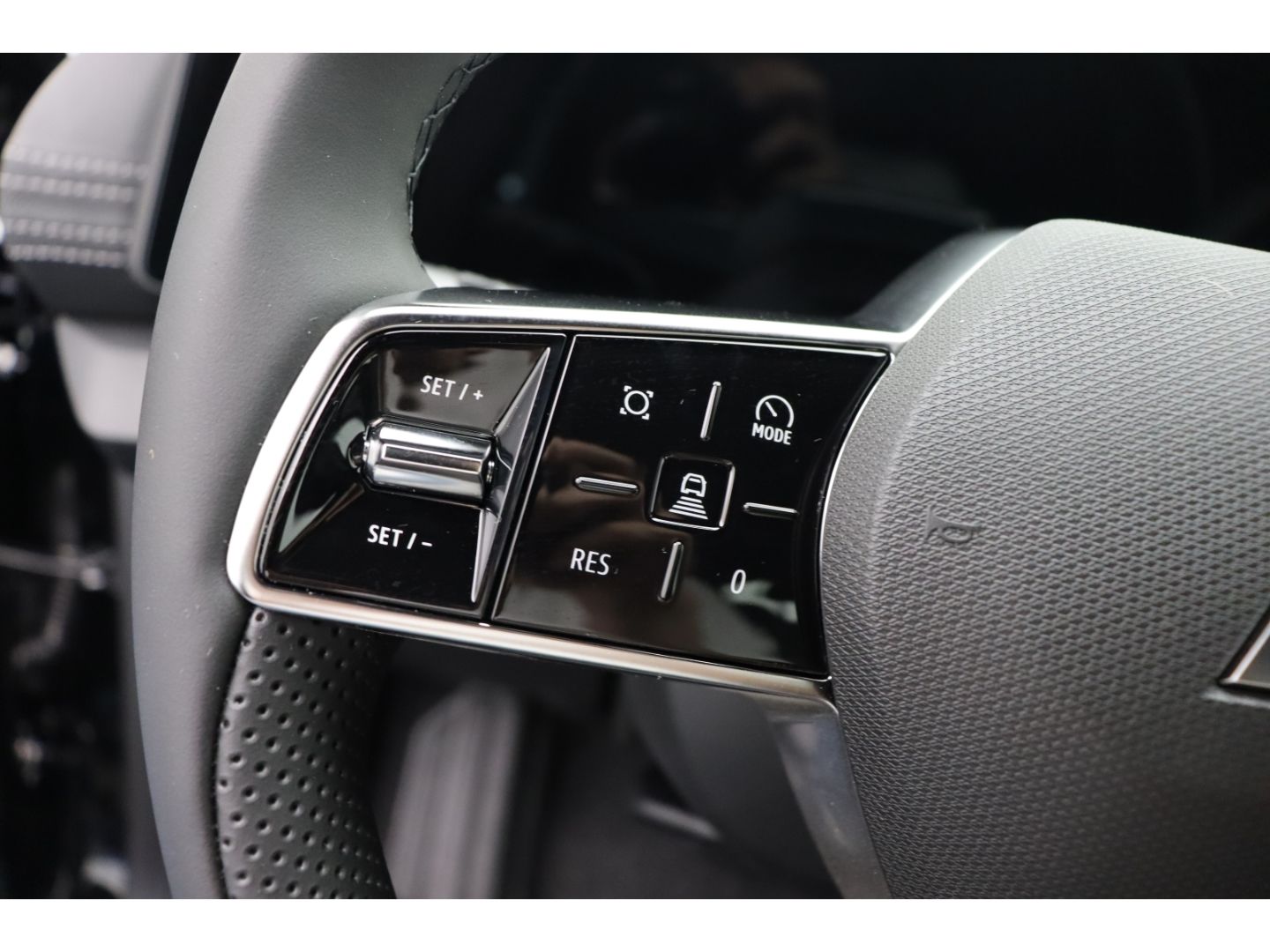 Fahrzeugabbildung Mitsubishi Eclipse Cross Diamant Plus 11 KW ACC LED SHZ
