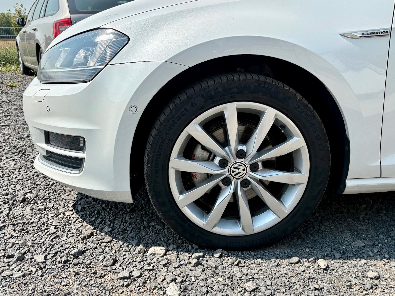 Fahrzeugabbildung Volkswagen Golf VII 2.0 TDI HIGHLINE Navi Xenon Leder SPORT