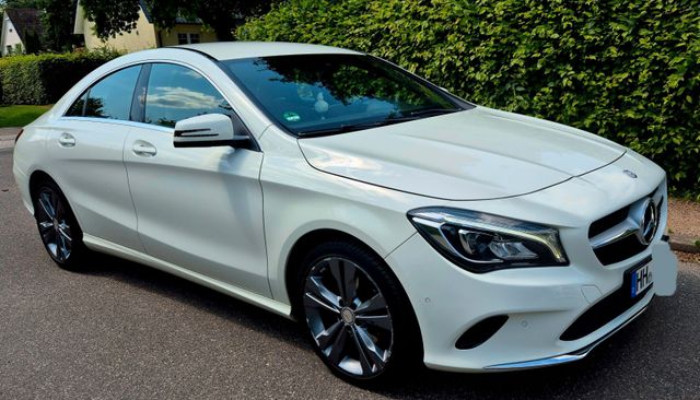 MERCEDES-BENZ CLA 180 Urban/7G-TRONIC/Limousine 