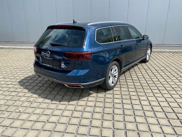 Passat Variant 2.0 TDI DSG Elegance AHK/MATRIX/N
