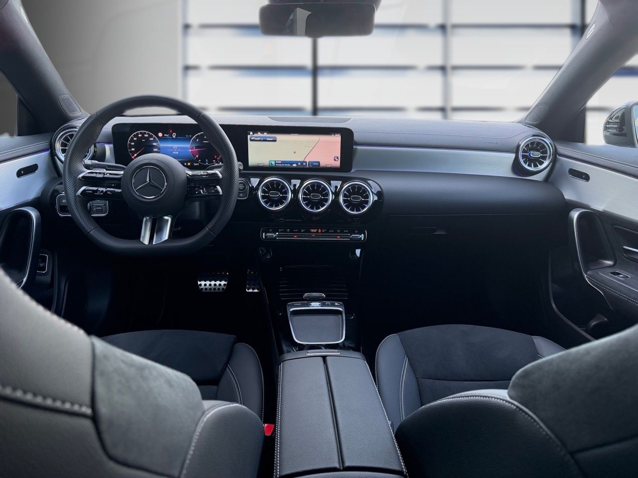 Fahrzeugabbildung Mercedes-Benz CLA 200 d Coupé AMG+AHK+DISTR+NIGHT+MULTIBEAM+