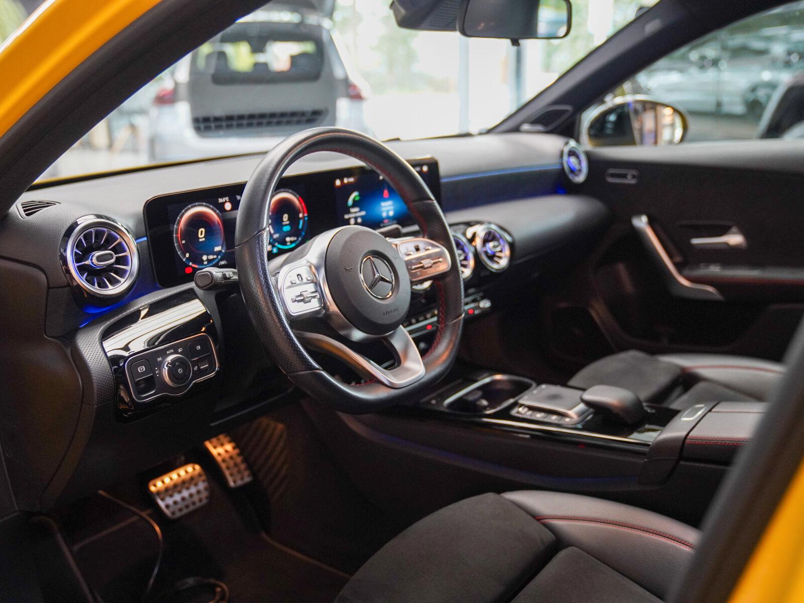 Mercedes-Benz A 250 e AMG Line Night Vielspeiche Pano Burmeste