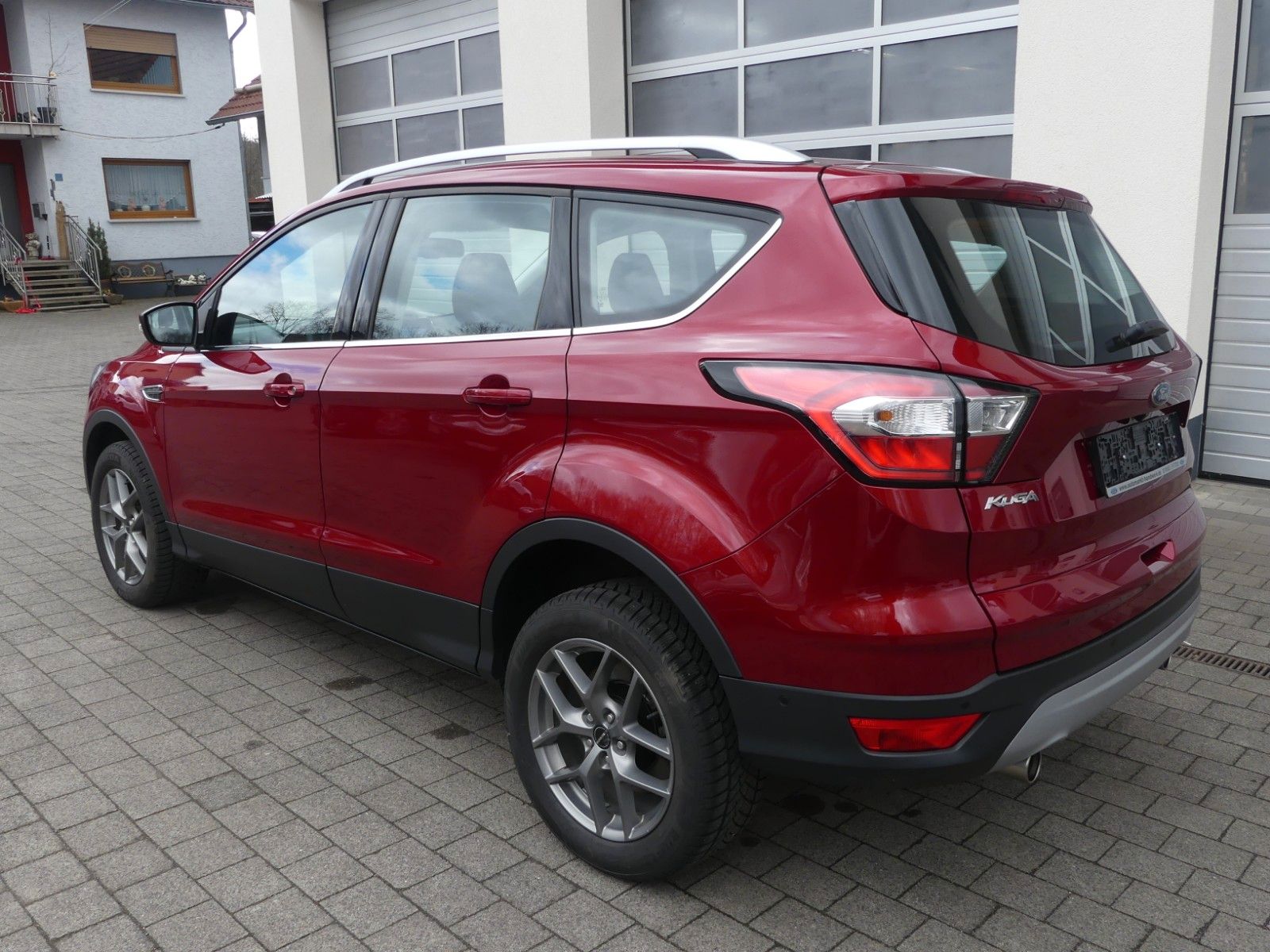 Fahrzeugabbildung Ford Kuga Titanium*Kamera*8-fach bereift