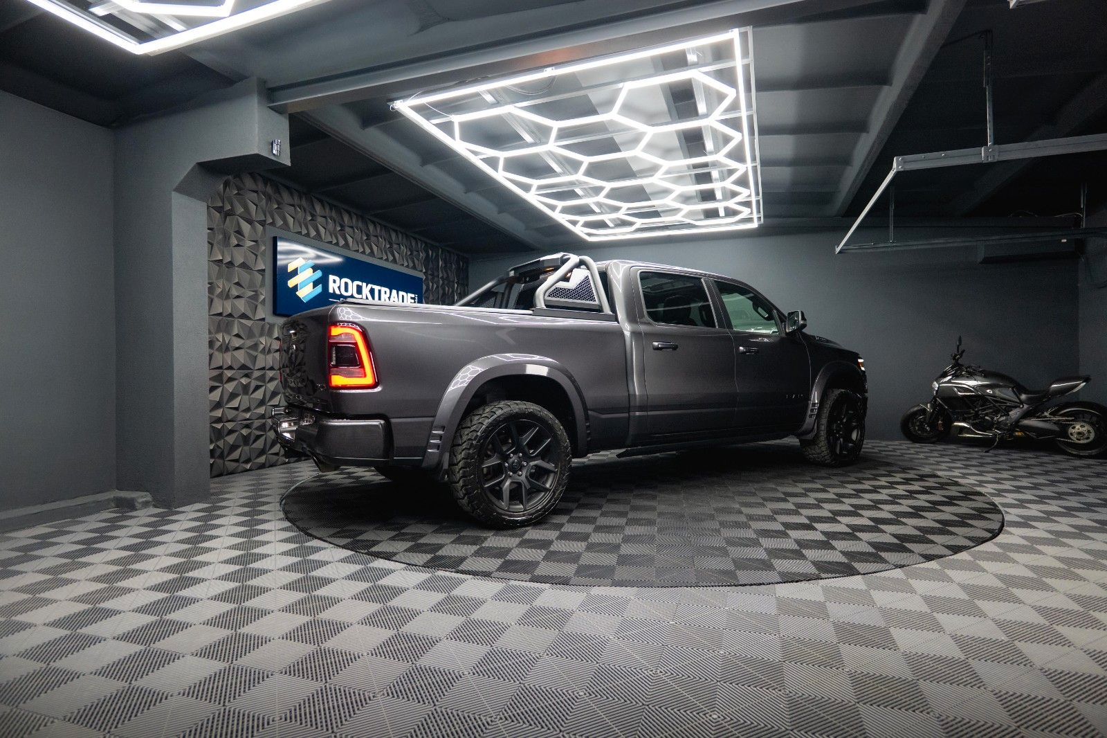 Fahrzeugabbildung Dodge RAM 5.7 V8 HEMI 4x4 Limited Longbed Airmatic 19%