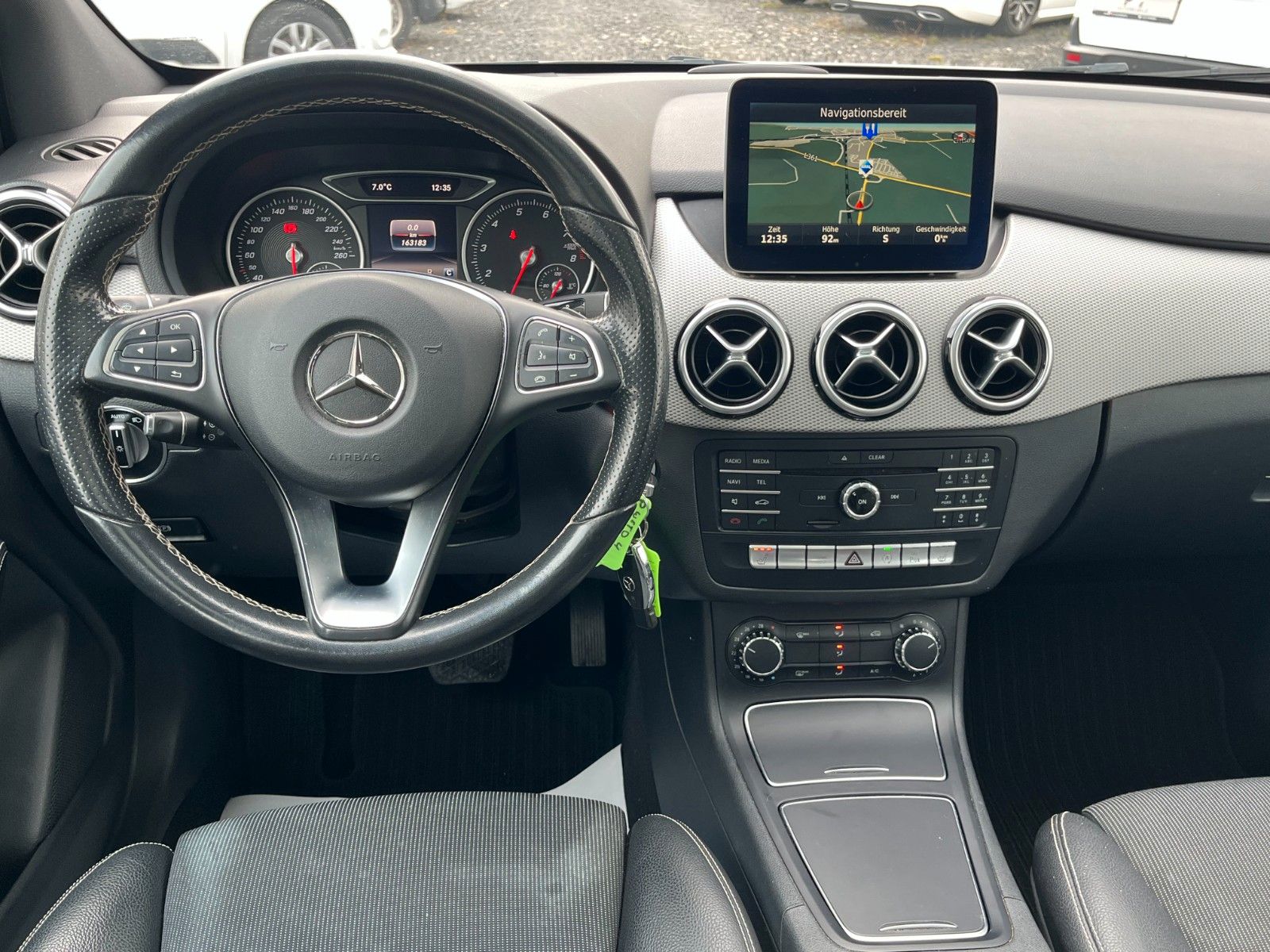 Fahrzeugabbildung Mercedes-Benz B 200 Aut. Navi Leder Pano LED SPORTSITZE Kamera