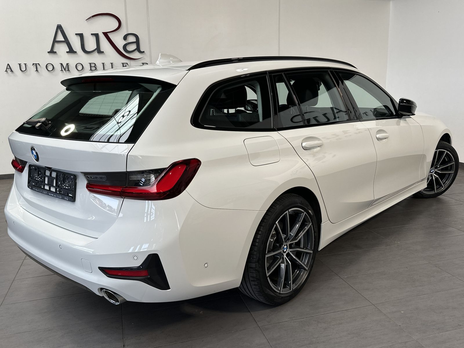 Fahrzeugabbildung BMW 320d Touring Sport-Line NAV+LED+HIFI+KAMERA+18ZO