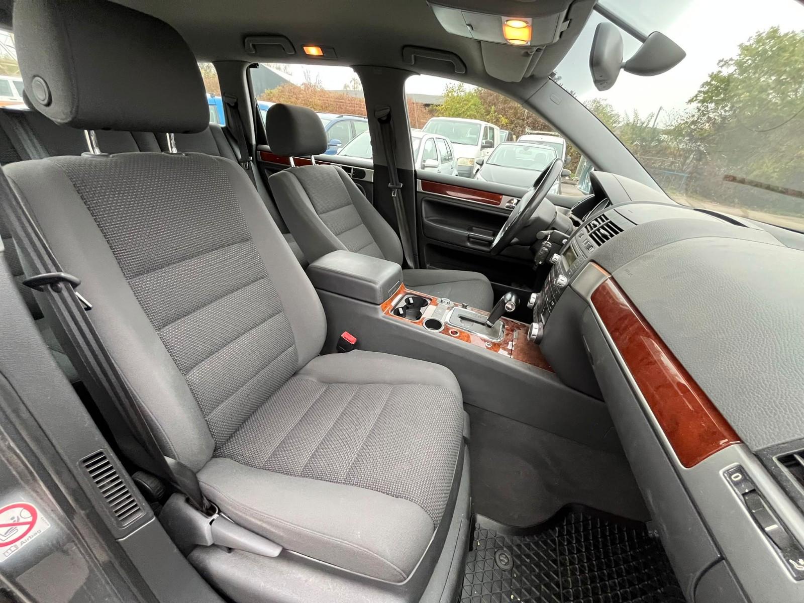 Volkswagen Touareg 2004 — photo 21