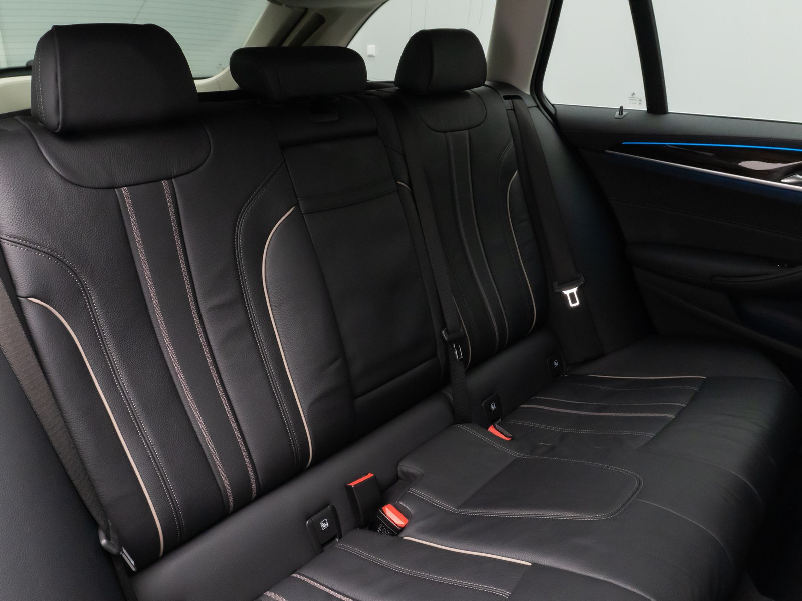 Fahrzeugabbildung BMW 530e xD LuxuryLine 360°Laser HUD DAB H/K ACC AHK