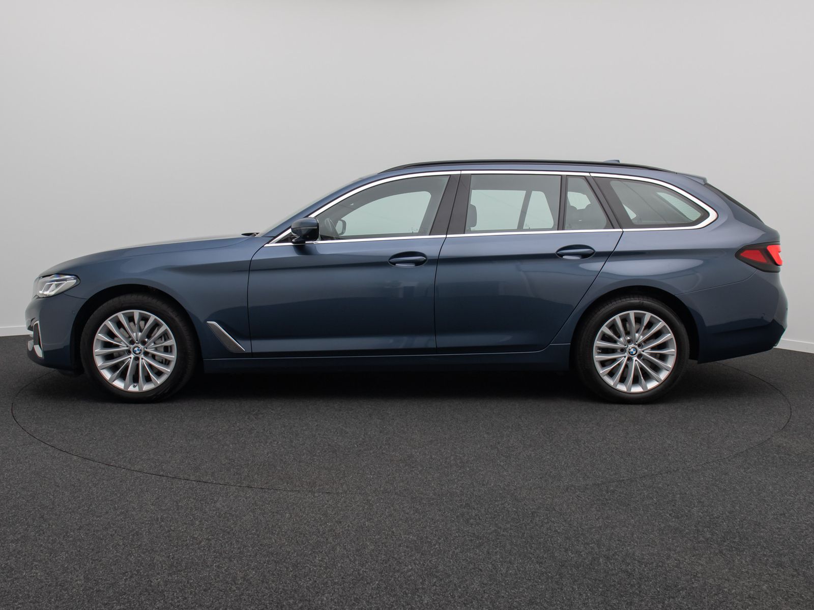 Fahrzeugabbildung BMW 530d LuxuryLine 360&deg;Laser HUD DAB H/K SoftCL AHK