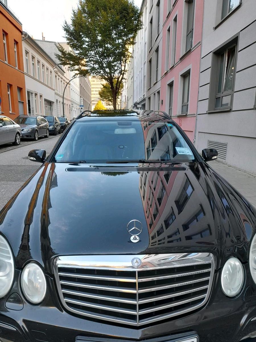 Mercedes-Benz E220 2008 — rear view