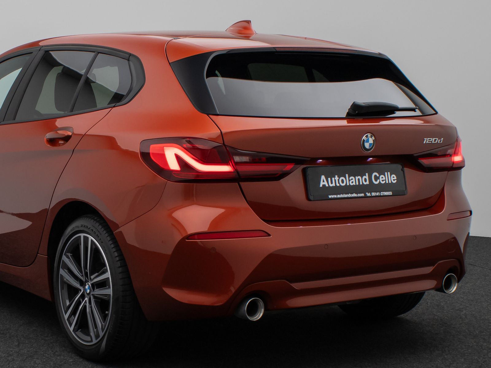 Fahrzeugabbildung BMW 120d  DAB HiFi AHK PDC Geschwindigkeitsreg LED