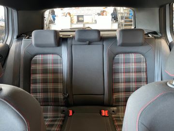 Volkswagen Golf VII Lim. GTI BMT *1.HAND*NAVI*TEMP*PDC*
