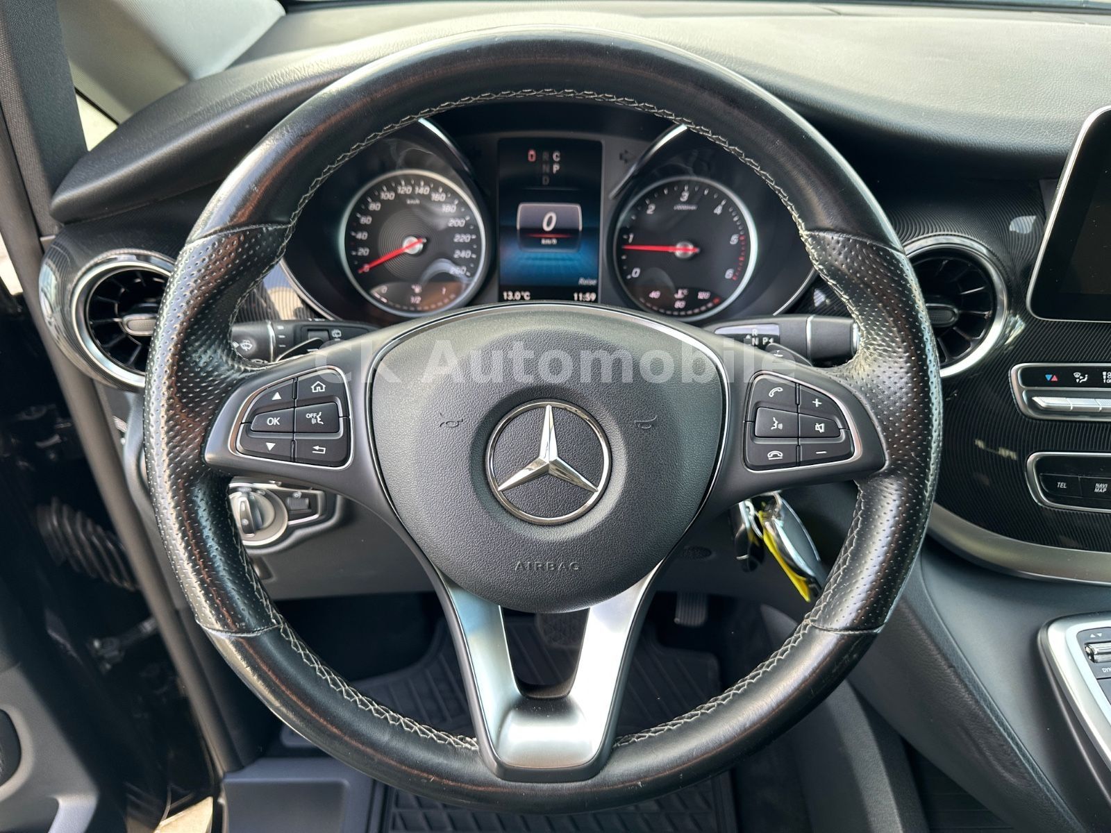 Fahrzeugabbildung Mercedes-Benz V 300d EDITION Kompakt/5 Sitze/Navi/LED/AHK