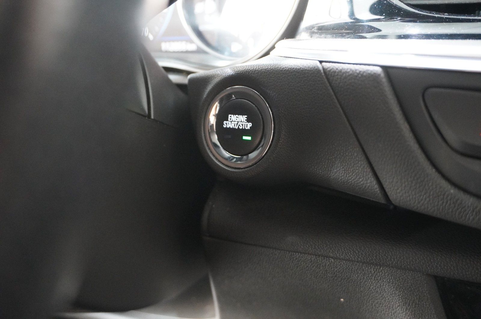 Fahrzeugabbildung Opel Insignia B ST 2.0D GSi 4X4 NAVI/LED/HUD/PANO/AHK
